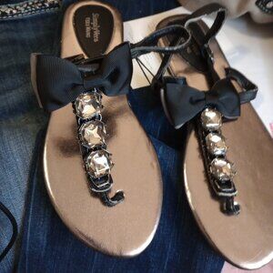 Vera Wang Flat Sandals